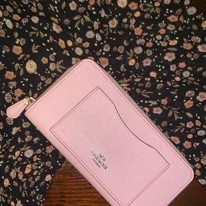 Baby Pink Coach Wallet🌷